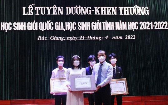 tuyên dương, học sinh, Fv88.com, xuất sắc, Fv88 vin tải app, Bắc Giang